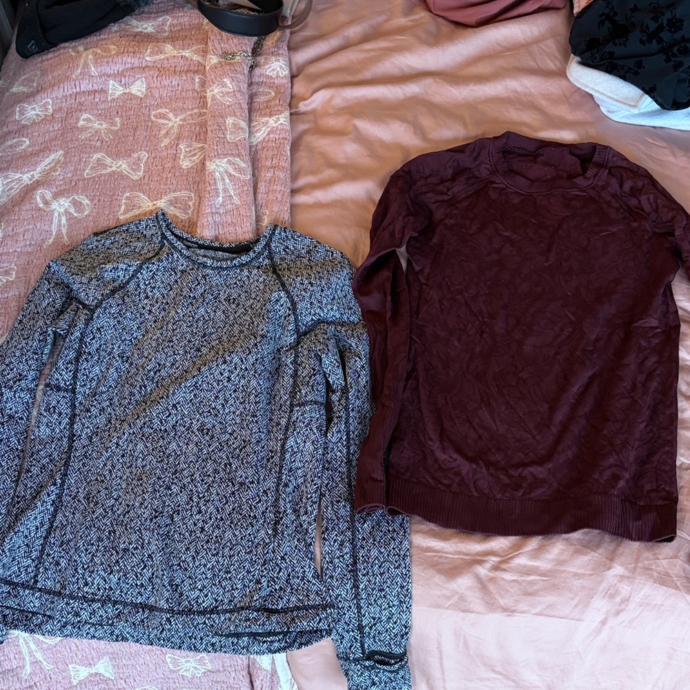 lululemon athletica Workout tops - long sleeve - Black and Burgundy